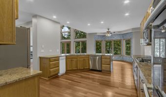 2 Echowood Dr, Algonquin, IL 60102