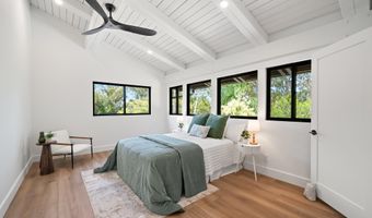 965 Hog Back Rd, Haiku, HI 96708