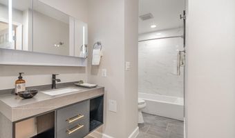 75 S REYNOLDS St 411, Alexandria, VA 22304
