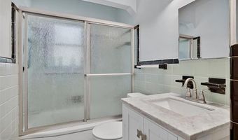 9709 Park Ave, Allen Park, MI 48101