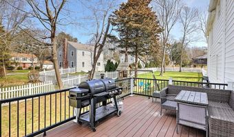 17 Mosher Dr, Barrington, RI 02806