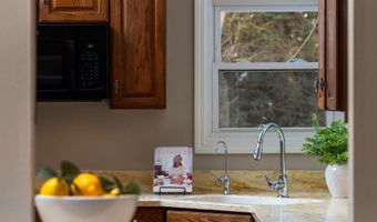 5971 Creekview Ct, Ann Arbor, MI 48108