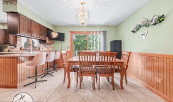 630 Oceola Dr, Algonquin, IL 60102