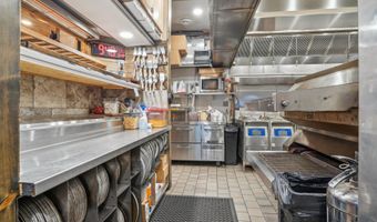 108 W 1st, Dyersville, IA 52040