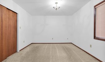 3908 SHORT HILL Dr, Allentown, PA 18104