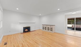 11825 SW BAKER St, Beaverton, OR 97008