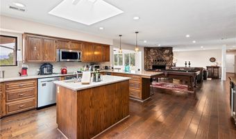 735 Del Valle Dr, Fallbrook, CA 92028