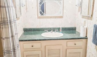 2 Jeffrey Ln, Albany, NY 12211