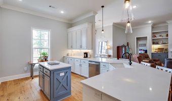 221 Lost Oak Ln, Brandon, MS 39047