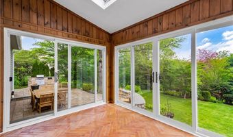 61 Kimberly Ln, Cranston, RI 02921
