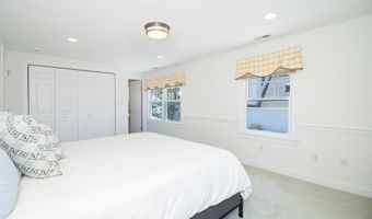 60 Island View Ave, Branford, CT 06405