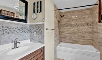 18 Nolan Dr, Bloomfield, CT 06002