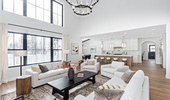 690 Club Dr W, Aurora, OH 44202
