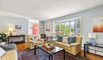 71 Primrose Hill Rd, Barrington, RI 02806