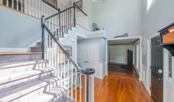 15 Tanglewood Dr, Andover, NJ 07848