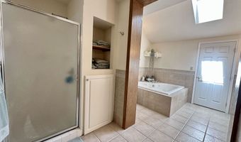 225 Emerald Meadows Dr, Arnolds Park, IA 51331