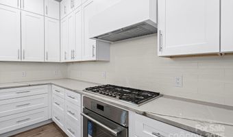 324 Avery Trail Dr 26, Arden, NC 28704