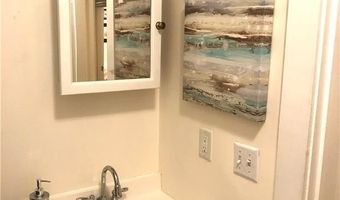 28 Calvert St 1, Newport, RI 02840