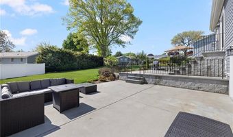 26 Leawood Dr, Cranston, RI 02920