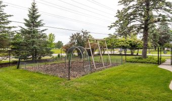 11 MEADOWBROOK Ct, Appleton, WI 54914