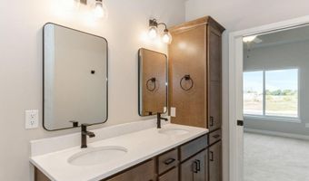785 Clover Hill Dr, North Liberty, IA 52317