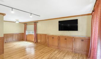 6 Westchester Dr, Albany, NY 12205