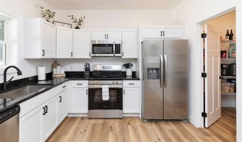 926 23rd Pl, Des Moines, IA 50312