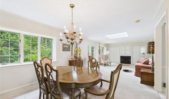 102 Pine Glen Dr, East Greenwich, RI 02818