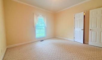 1014 Crestwood Dr, Albertville, AL 35950