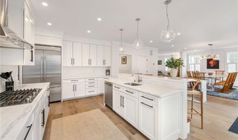 24 School St, Newport, RI 02840