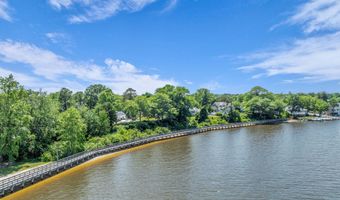 14 Larboard St, Beachwood, NJ 08722