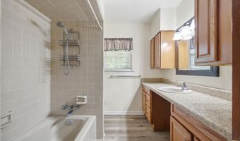 9260 Pinecrest Dr, Biloxi, MS 39532