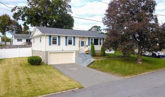18 Meadowcrest Dr, Cumberland, RI 02864