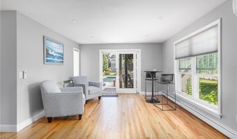 53 River Run Rd, Middletown, RI 02842