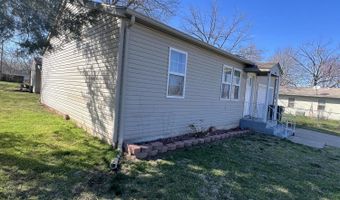 905 S Griffith Ave, Aurora, MO 65605