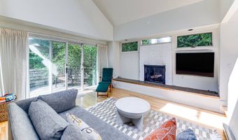 11 Heatherwood Ln, Amagansett, NY 11930