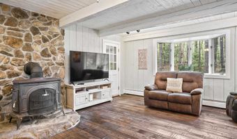 15 Roosevelt Dr, Bedford, NH 03110