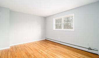 32 Pleasant St, Bethel, CT 06801