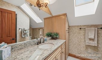 39 Crestview Ln, Banner Elk, NC 28604