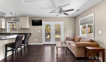 24 Ian River Dr, Asheville, NC 28806