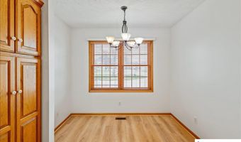 803 Clearwater Cir, Beatrice, NE 68310