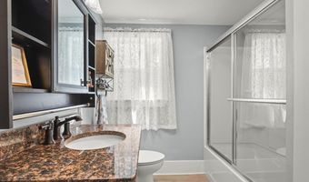 29 W Main St, Amboy, IL 61310