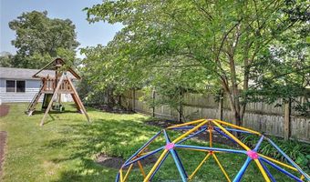 4 Harlem St, East Providence, RI 02916