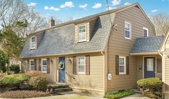 32 Tanglewood Trl, Narragansett, RI 02882