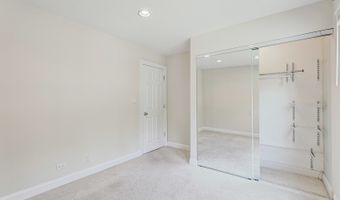 223 W Tanglewood Dr, Arlington Heights, IL 60004