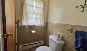 35 Hillcrest Ter, Brattleboro, VT 05301