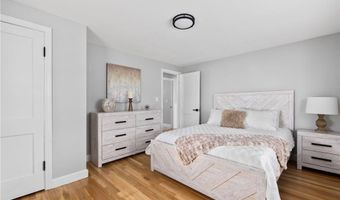 17 Loring St, Cranston, RI 02920