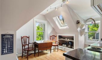 60 Division St, Newport, RI 02840