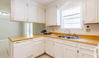 203 Magnolia Dr, Adel, GA 31620