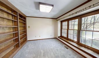 80 Hillcrest Estates Dr, Batesville, IN 47006